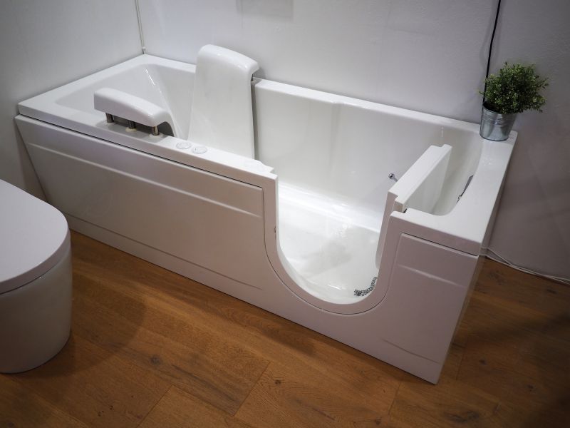 Walk-In Bathtub with Seat